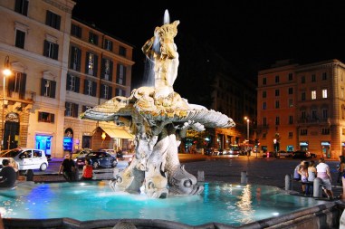 roma-piazza-barberini-e-fontana-del-tritone